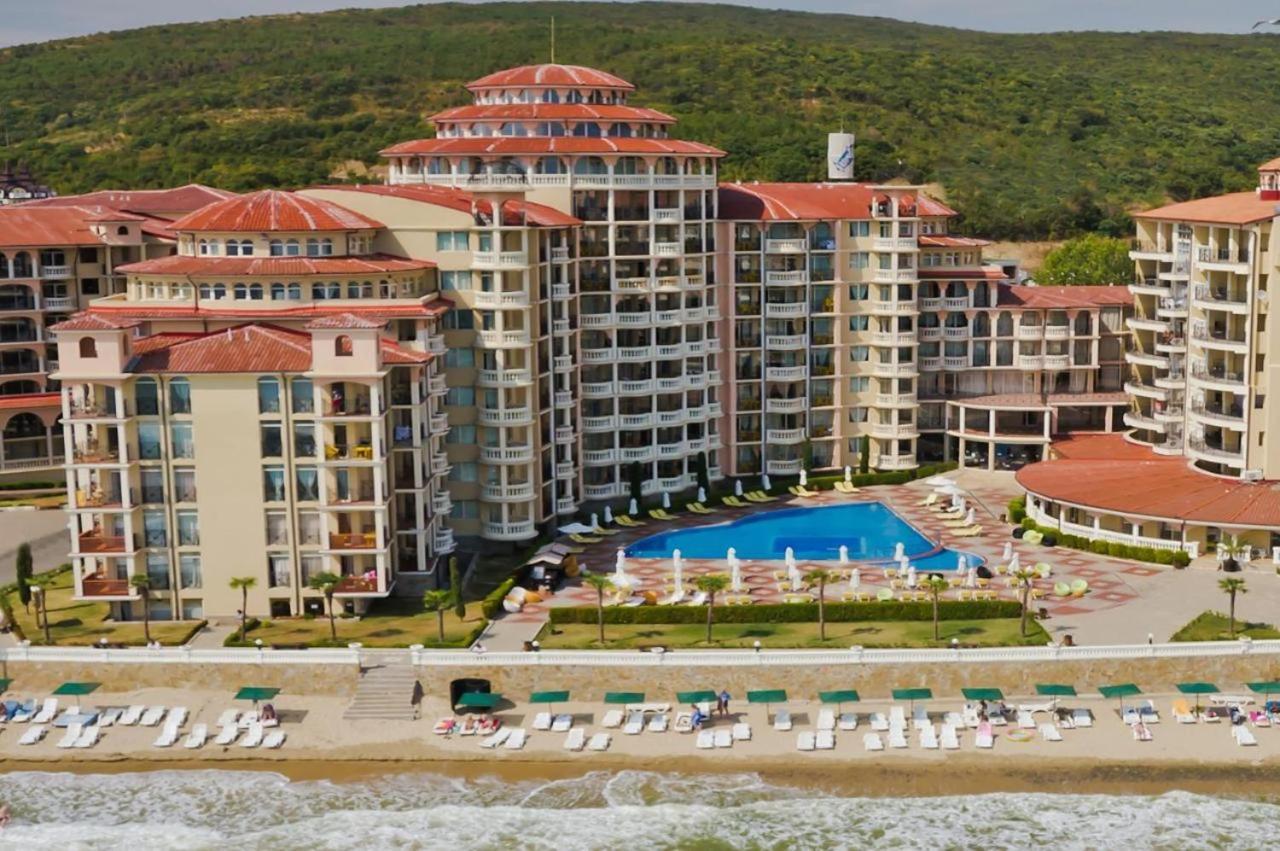 Andalucia Beach - Sea Viev Apartments النايت المظهر الخارجي الصورة