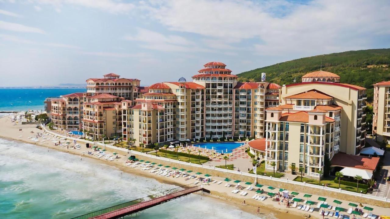Andalucia Beach - Sea Viev Apartments النايت المظهر الخارجي الصورة