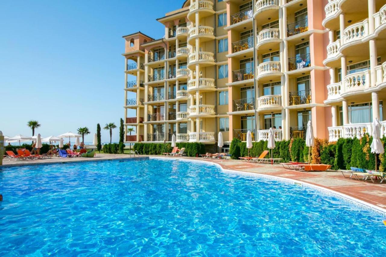 Andalucia Beach - Sea Viev Apartments النايت المظهر الخارجي الصورة