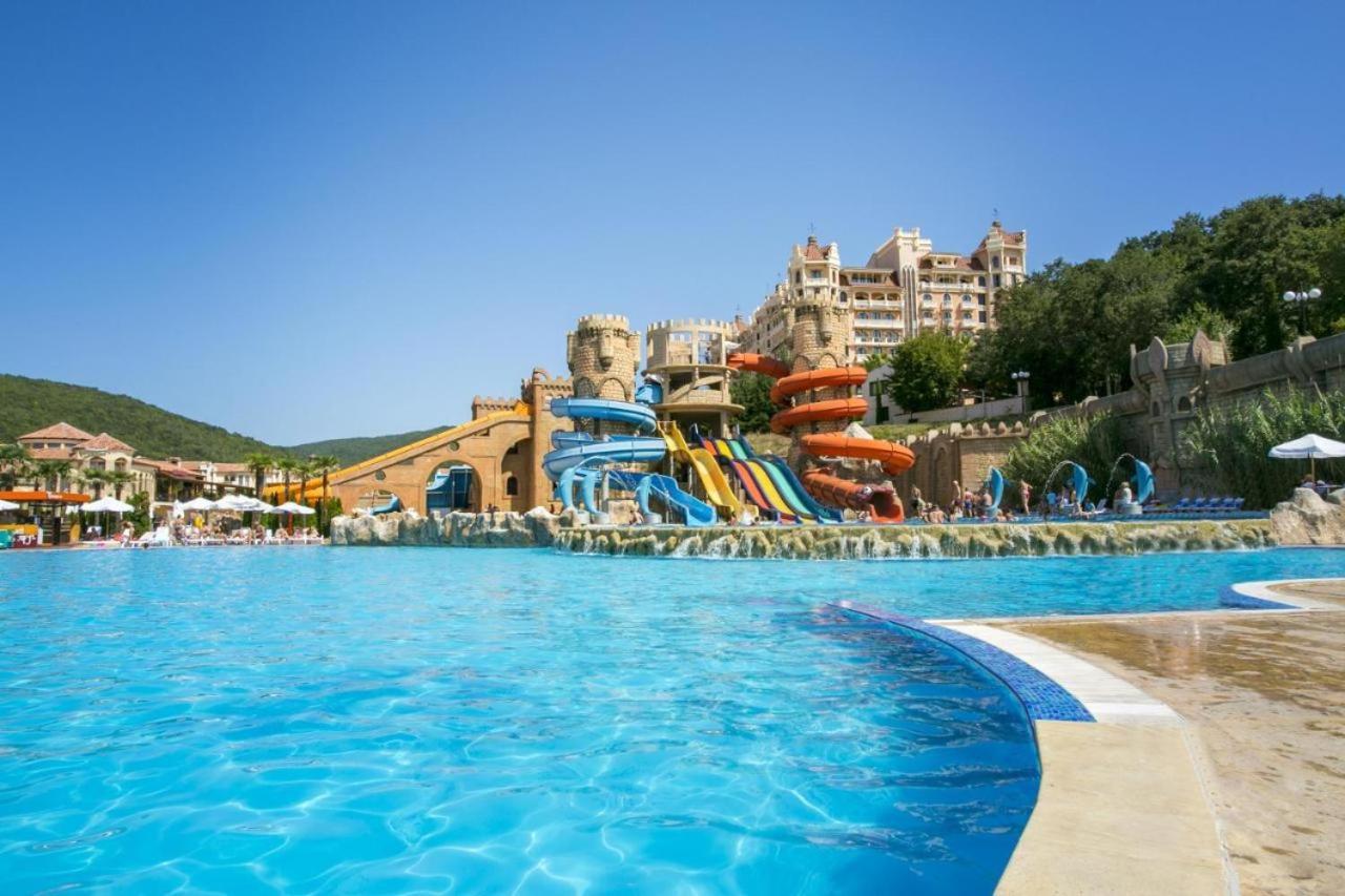 Andalucia Beach - Sea Viev Apartments النايت المظهر الخارجي الصورة