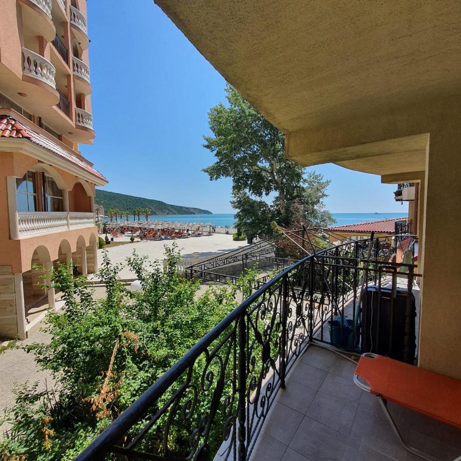 Andalucia Beach - Sea Viev Apartments النايت المظهر الخارجي الصورة